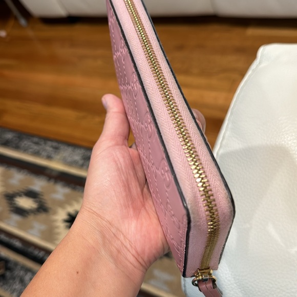 Authentic LEATHER GUCCI PINK WALLET! - Picture 4 of 17